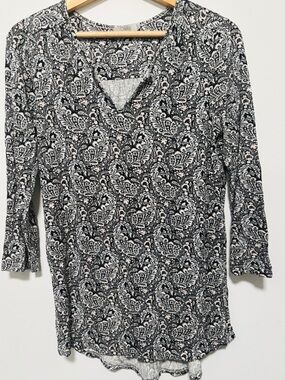 Dalia Black & White Geometric Print, V-neck, Long Sleeve Blouse/Tunic M